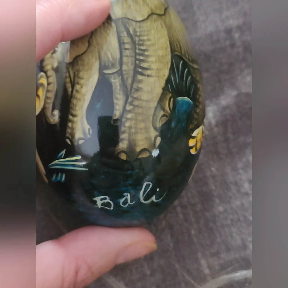 Hand-Painted Elephant And Tiger Hand Painted Decorative Egg, Bali - Picture 5 of 9